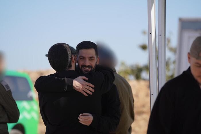 Gaza, binjakët Ziv dhe Gali ribashkohen pas lirimit
