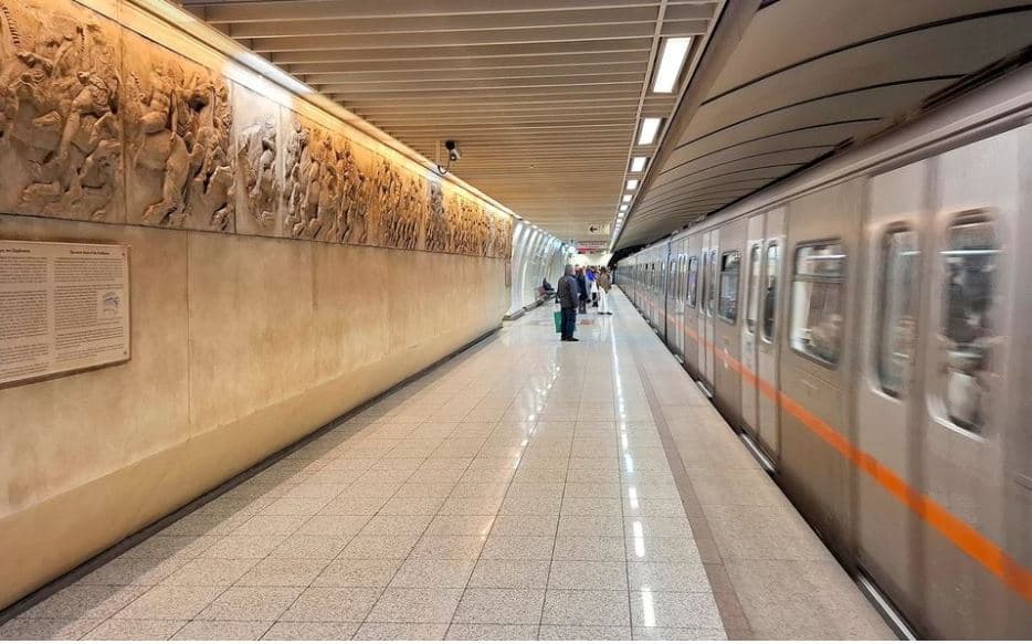 Grevë kundër zgjatjes mbi 8 orë të orarit të punës në Greqi, paralizohen shërbimet hekurudhore 