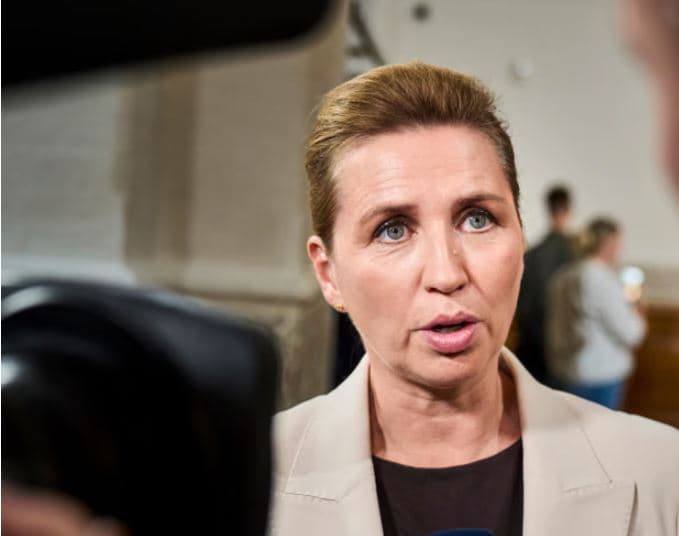 Kryeministrja: Danimarka do të ndalojë rrjetet sociale për fëmijët nën 15 vjeç, po vjedhin fëmijërinë