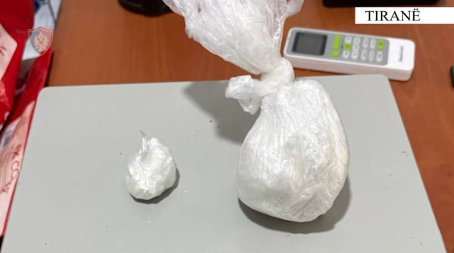 Kapet shitësi i kokainës në Tiranë, klienti doli nga arresti i shtëpisë për ta blerë 