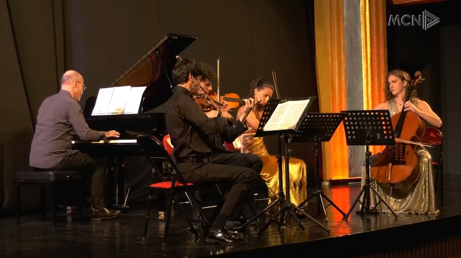 Muzikë klasike në Vlorë/ Kuinteti italian “Accademia dei Cameristi” sjell virtuozitet në skenë (VIDEO)