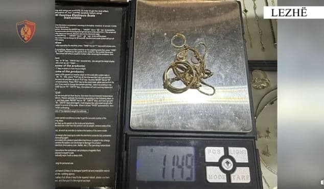 Vodhi bizhuteri floriri me vlerë 300 mijë lekë, arrestohet 24-vjeçari në Ishull Shëngjin