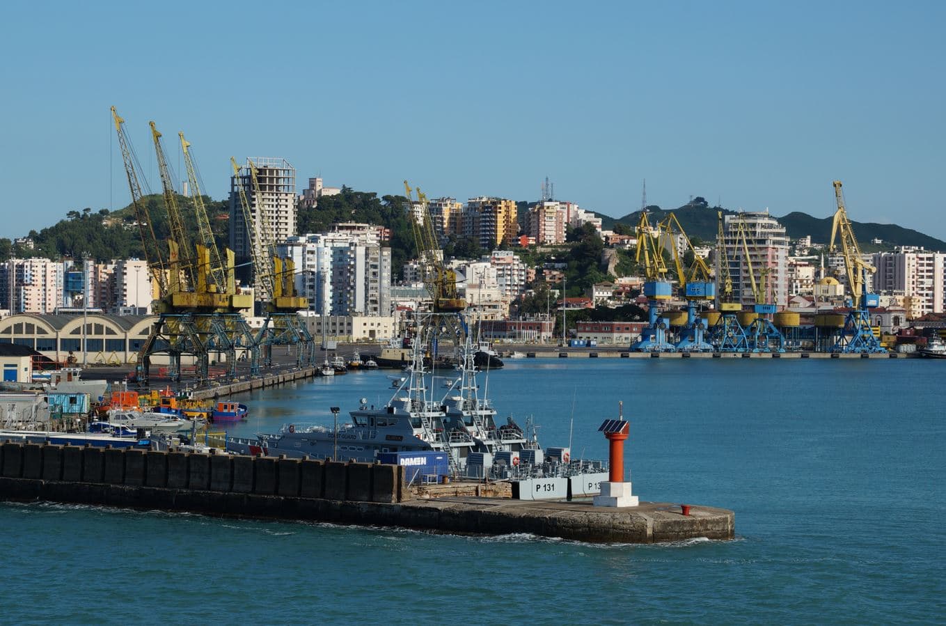 I dënuar në Itali me mbi 5 vite burg, kapet në Portin e Durrësit një person me pesë identitete