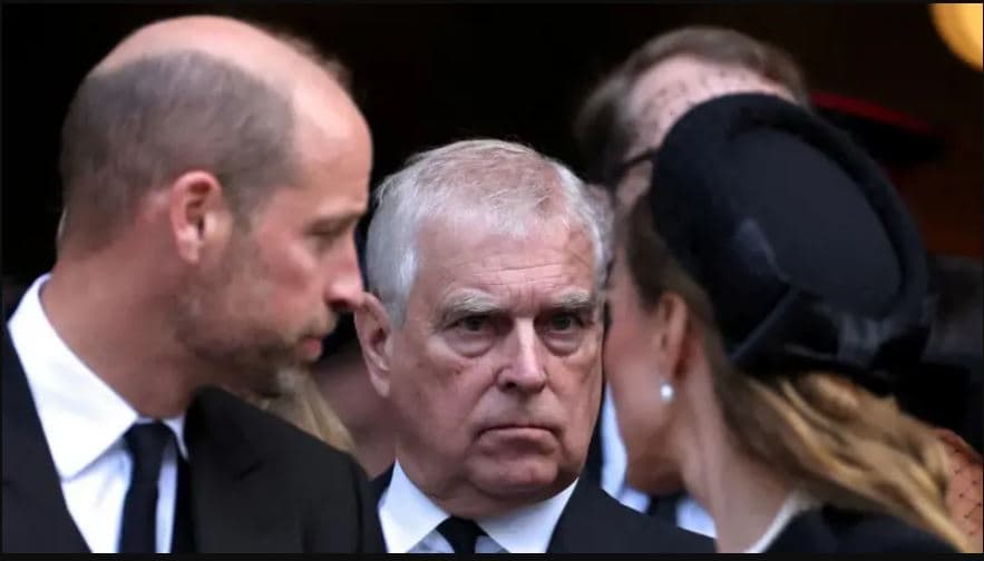   Princi Andrew heq dorë nga titujt pas diskutimeve me mbretin 