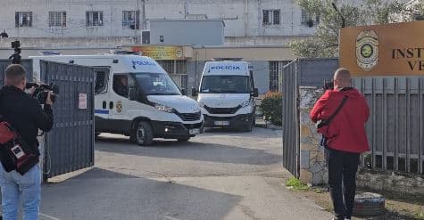 Seanca në Gjykatën Kushtetuese/ Veliaj niset me furgon policie nga paraburgimi i Durrësit drejt Tiranës (VIDEO)