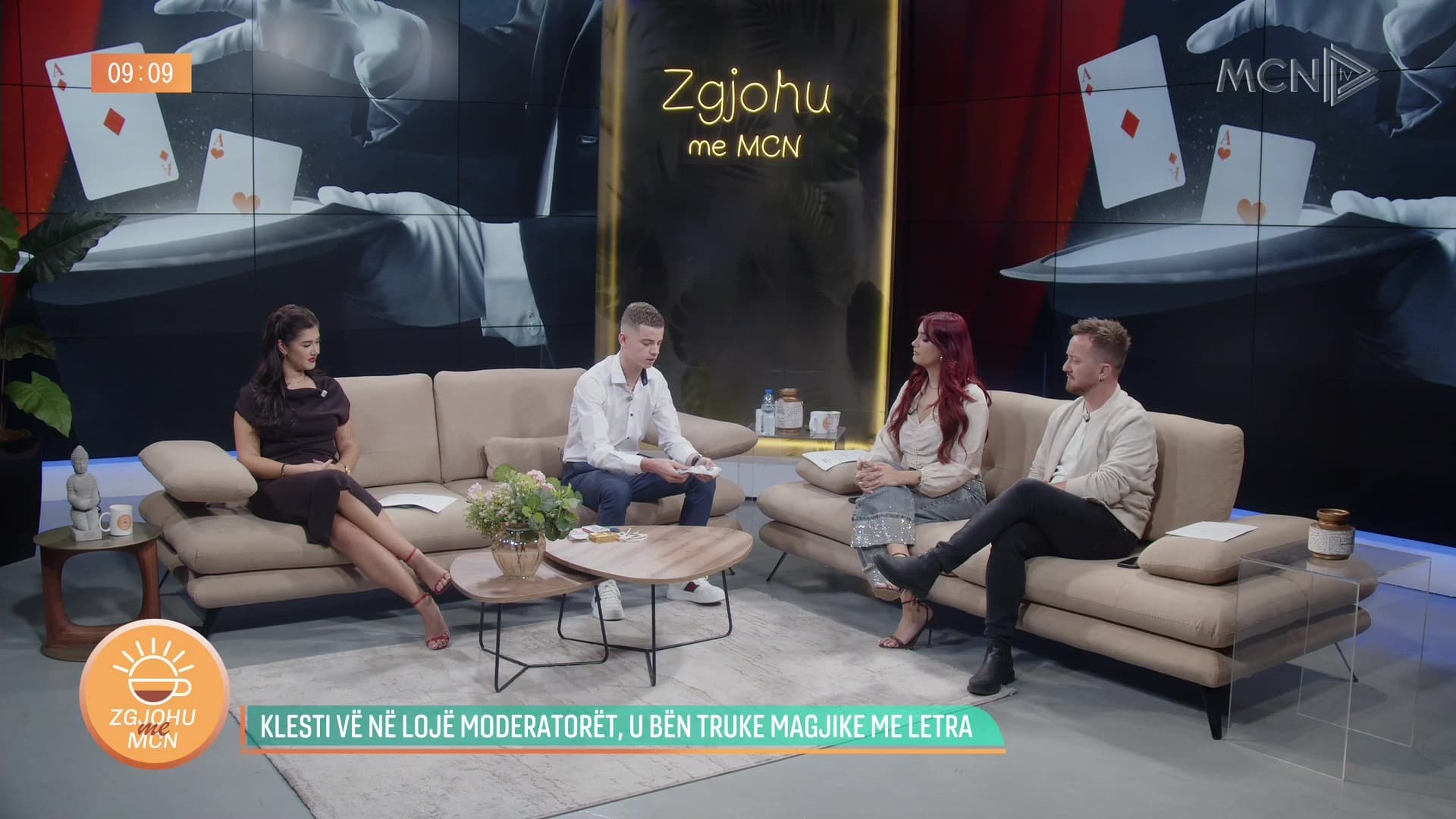 Prestigjatori i ri Klesti Koxha rrëfen pasionin për magjinë, vë në lojë moderatorët me truke me letra