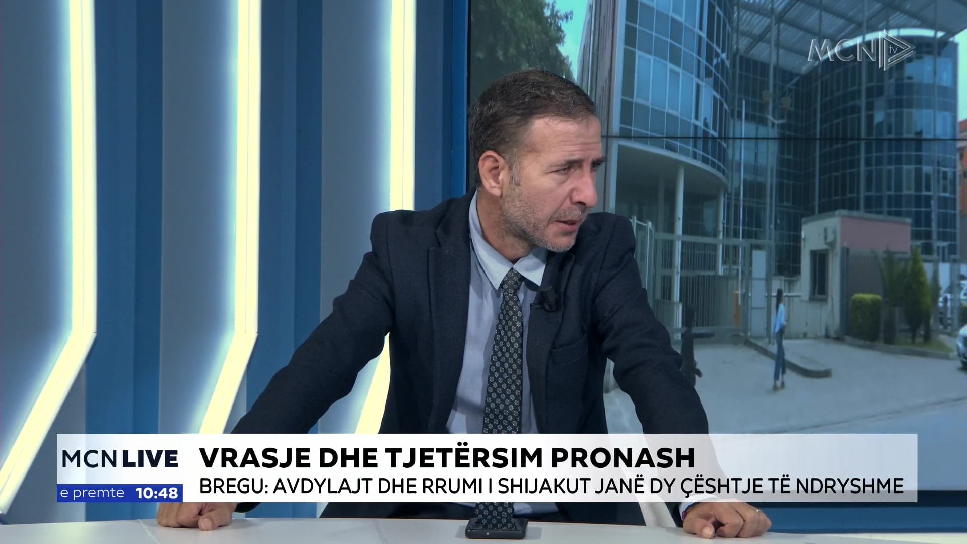 “Politikanët morën vila si shpërblim në këmbim të ndihmës”, Bregu: Gjiri i Lalzit, një minë me sahat (VIDEO)