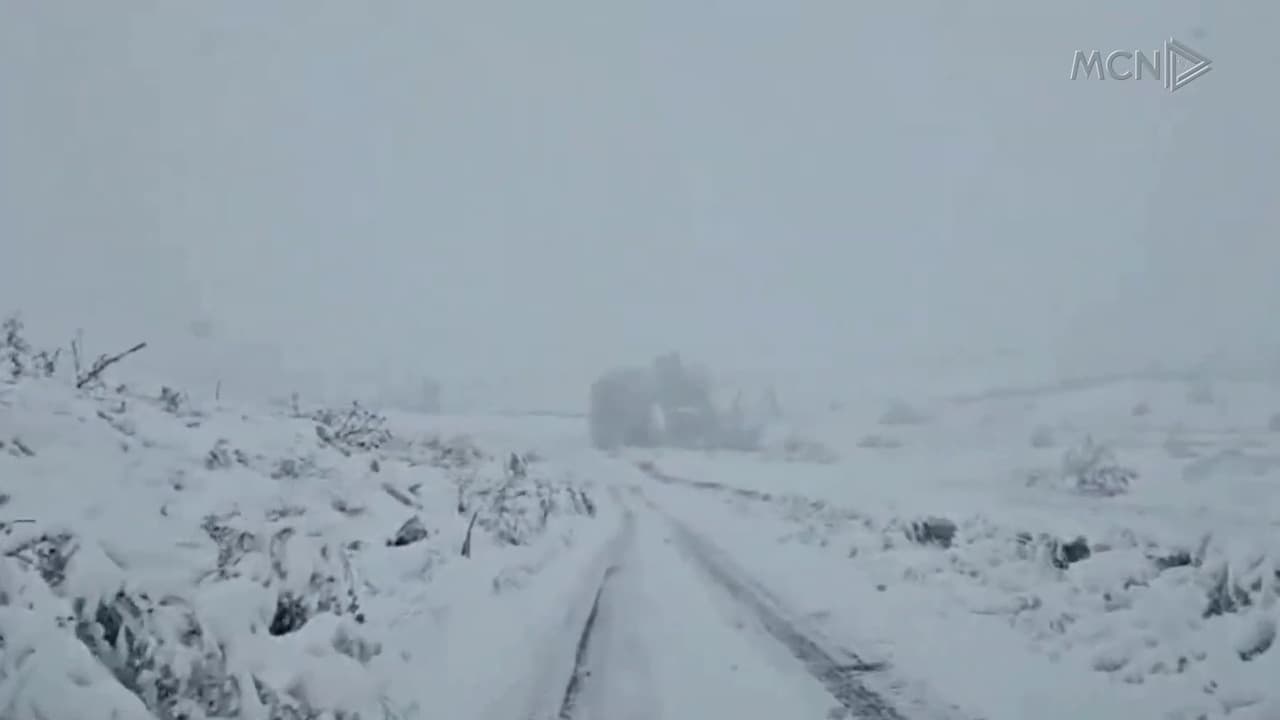 Dëbora mbulon zonat malore / Probleme me energjine elektrike dhe akset rrugore (VIDEO)