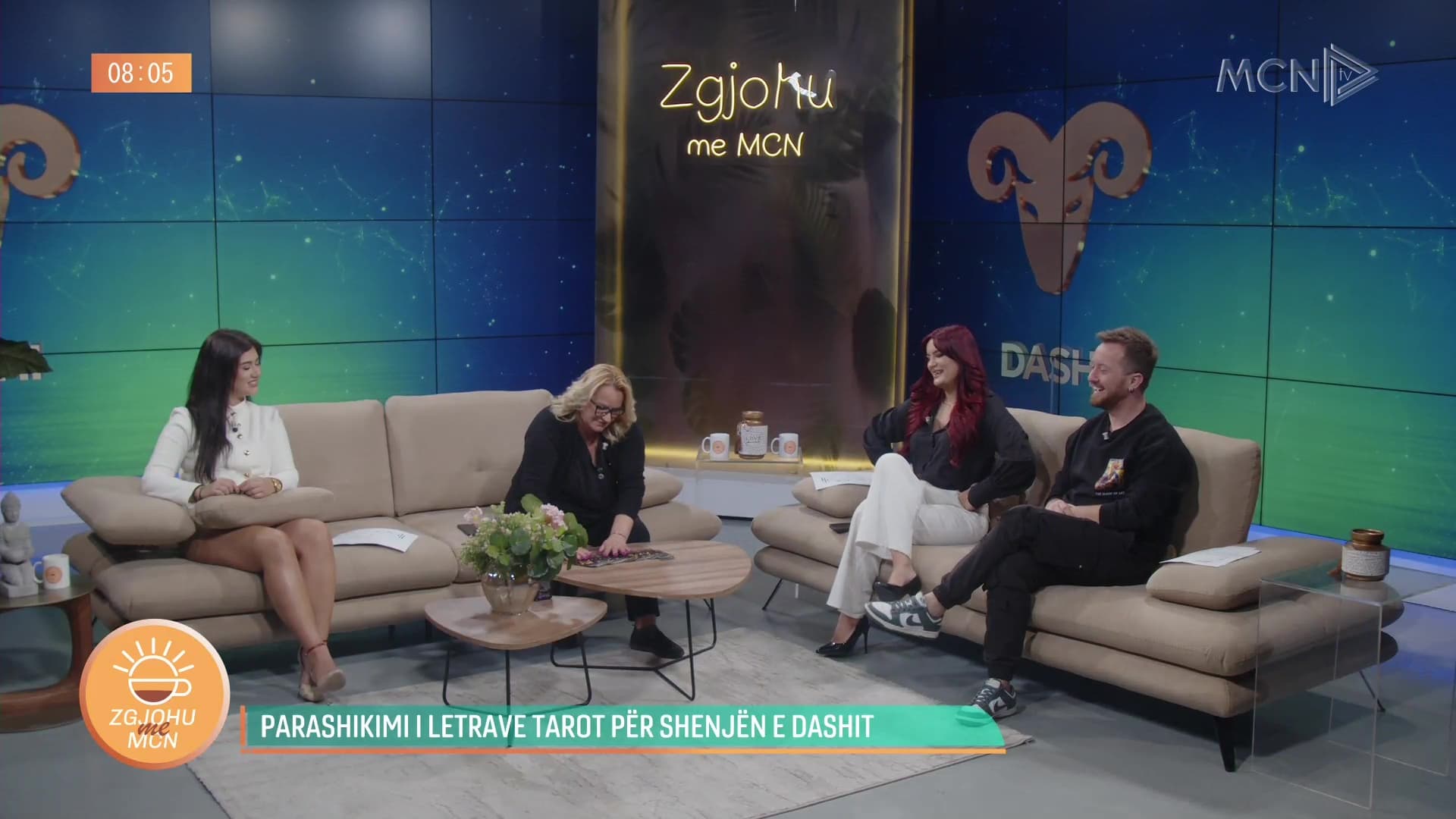 Astrologia Elena Demollari sjell parashikimin e horoskopit përmes letrave Tarot