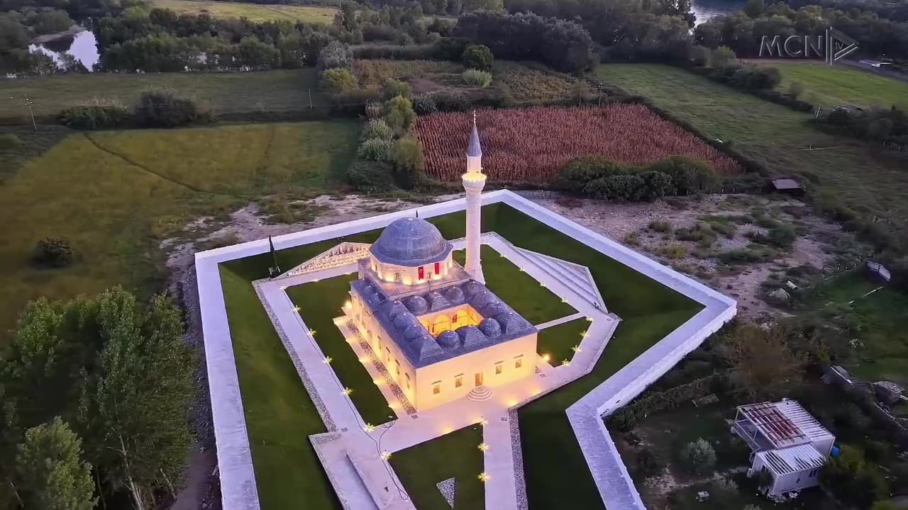 Xhamia e Plumbit kthehet në atraksion turistik / Sokoli: Pas rikonstruktimit mblodhi turistë të huaj dhe vendas (VIDEO)