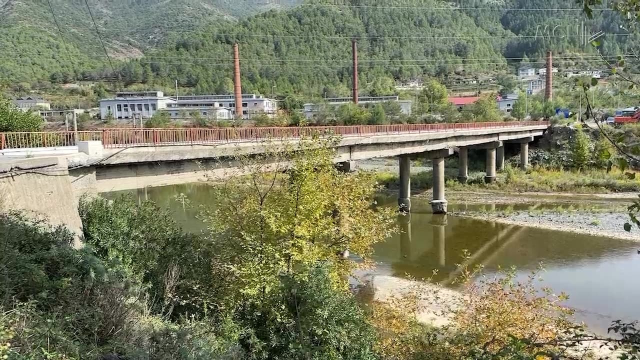 Ura e Rubikut rrezikon shembjen/ Mungojnë ndërhyrjet për mirëmbajtje, bashkia ia lë “fajin” ARRSH-së (VIDEO)