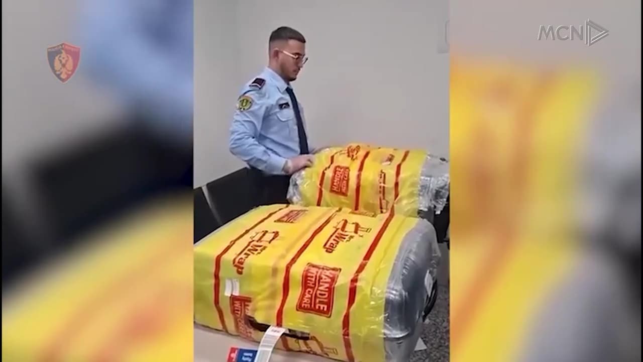 Drogë nga Tajlanda me valixhe / Sekuestrohen 61 kg kanabis në Rinas, në pranga dy kinezë (VIDEO)