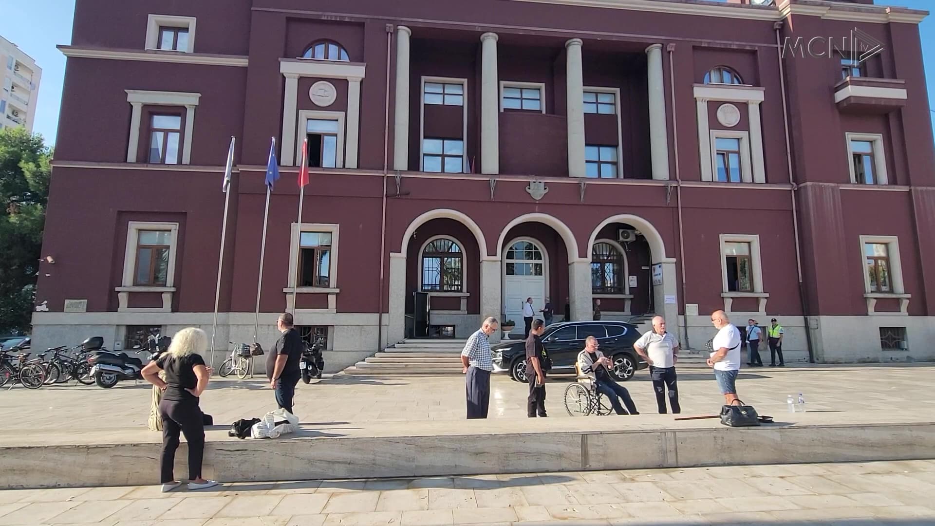 Vrasja e gjyqtarit Kalaja la pezull gjyqin / 32 familje në Durrës me Përmbarimin “pas dere” për të liruar banesat (VIDEO)