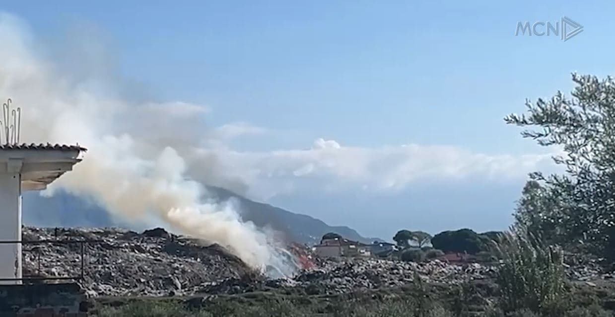 Shqetësim i vazhdueshëm për banorët. Sërish zjarr tek fusha e mbetjeve në lagjen “24 maji” në Vlorë