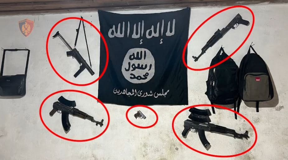 Iu dorëzuan RENEA-s pas 12 orësh rrethim, çfarë iu gjet Ukës dhe Cumrakut/ Njëri prej tyre i plagosur (VIDEO)