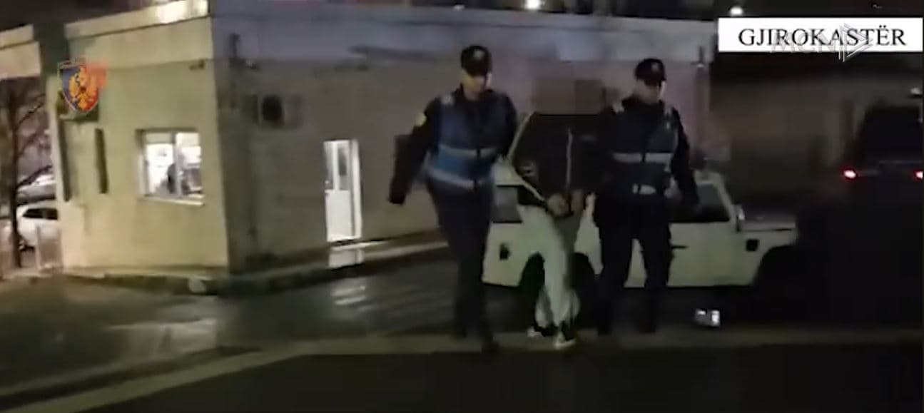 Shisnin drogë në doza, 10 të arrestuar në Gjirokastër (VIDEO)