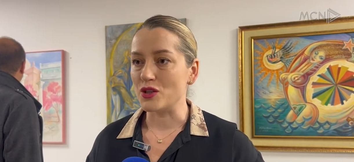 “Gjurmët” çel dyert në Durrës. Tragaj: Urë lidhëse mes fondit historik e krijimtarisë bashkëkohore (VIDEO)