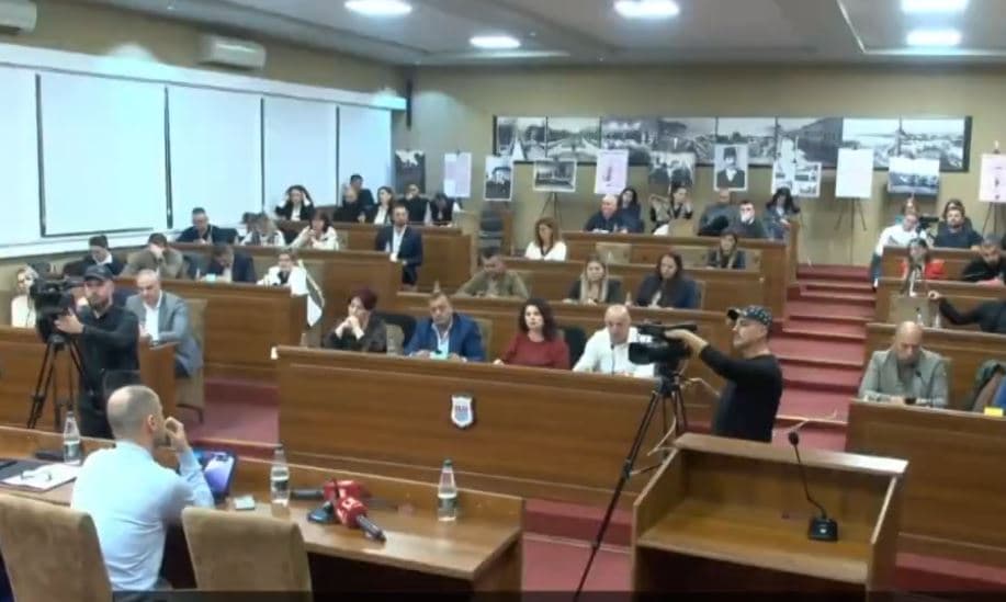 “Do të ndërtohet në zonën historike të Shkodrës”/ Debate në Këshillin Bashkiak, Becit i kërkohet transparencë për kullën (VIDEO) 
