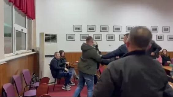Gjykata liron të riun që u përplas me këshilltarin bashkiak në Pogradec