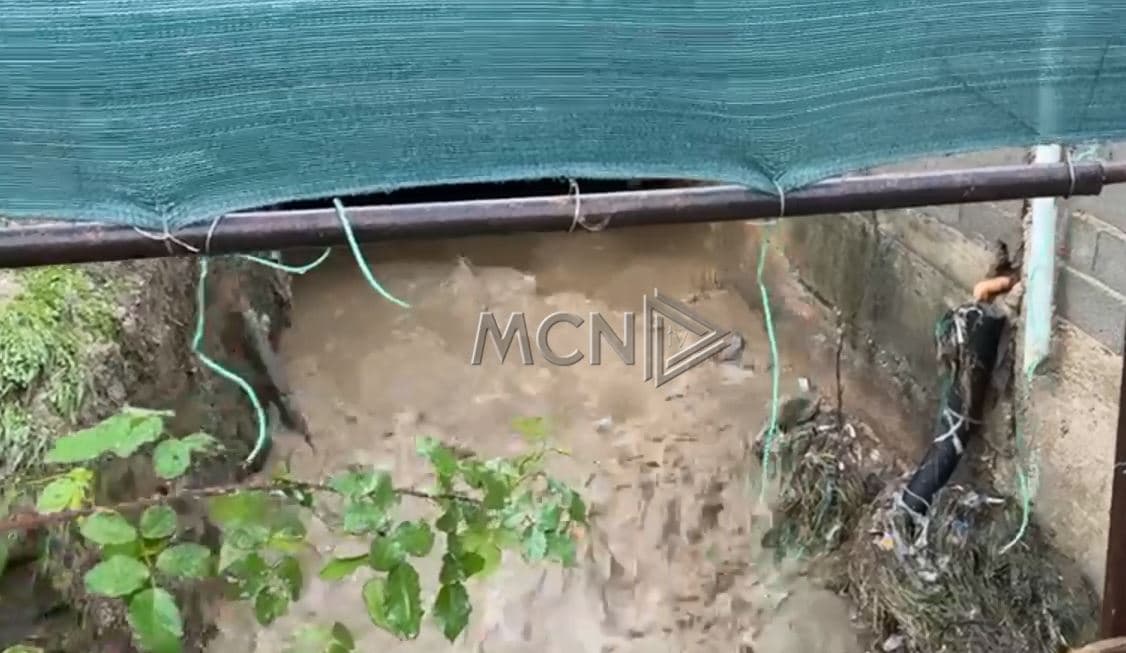 Pogradec/ Lumi i Vërdovës merr përpara tre ura. Dëme të mëdha në rrugë (VIDEO)