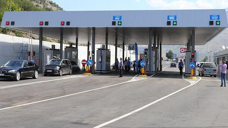 Nuk kontrolluan kamionin me drogë që dilte nga Shqipëria, nën hetim dy policë të Hanit të Hotit