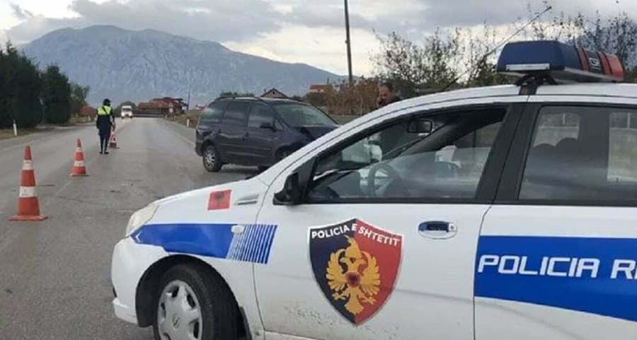 Përplasen dy makina në Levan-Tepelenë, plagosen tre persona