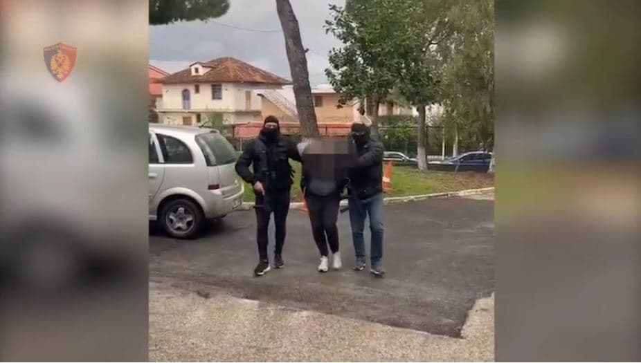 Në kërkim për dhunimin e një personi dhe dëmtimin e makinës së tij, kapet në Bulqizë 