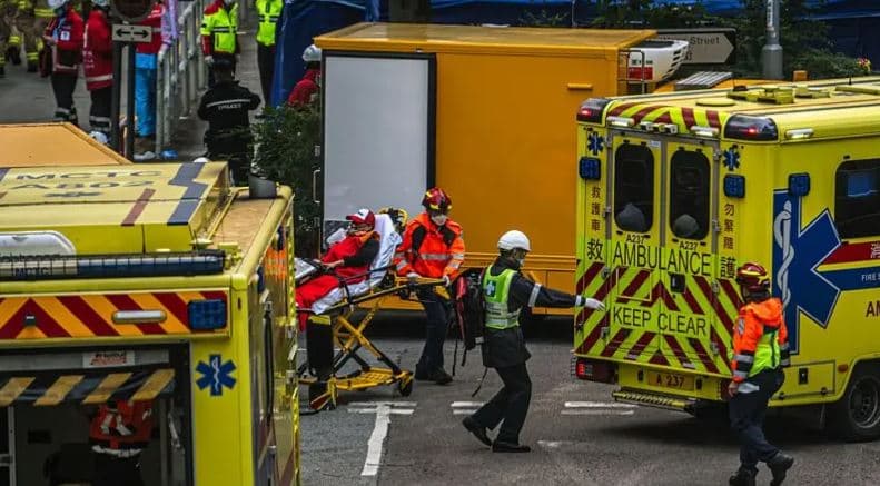 65 të vdekur nga zjarri në Hong Kong, qindra të tjerë rezultojnë të zhdukur