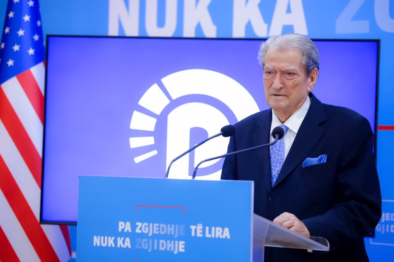 Takimet e Salianjit me demokratët/ Berisha: Private dhe pa asnjë lidhje me PD-në