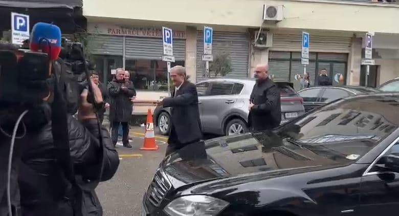 Berisha paraqitet në SPAK pa avokat për 21 janarin/ Do të dëshmojë si person në dijeni për ngjarjen (VIDEO)