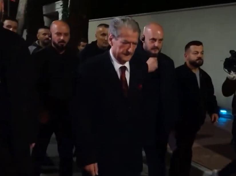 “Kos dhe Gonzato, adhurues të Ramës”/ Berisha: Kanë dezinformuar, përhapin propagandën e qeverisë (VIDEO)