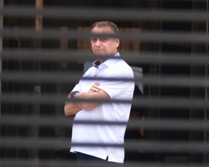 Brazil, policia arreston ish-presidentin Bolsonaro pas dyshimeve se ishte gati të arratisej