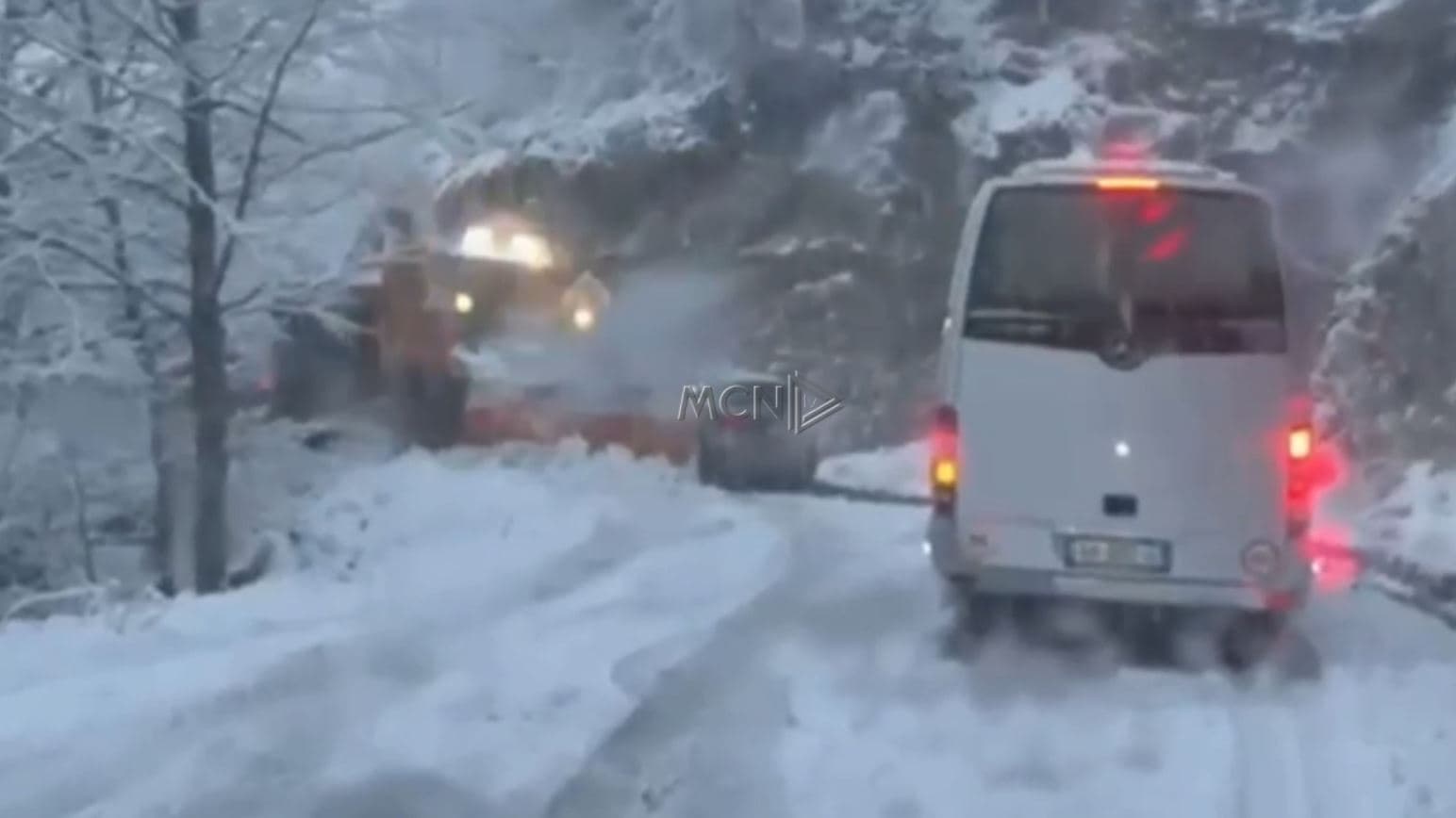 Nisin reshjet e dëborës në qarkun e Shkodrës (VIDEO)
