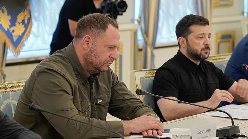 Shefi i kabinetit të Zelensky jep dorëheqjen pas bastisjes nga hetuesit anti-korrupsion