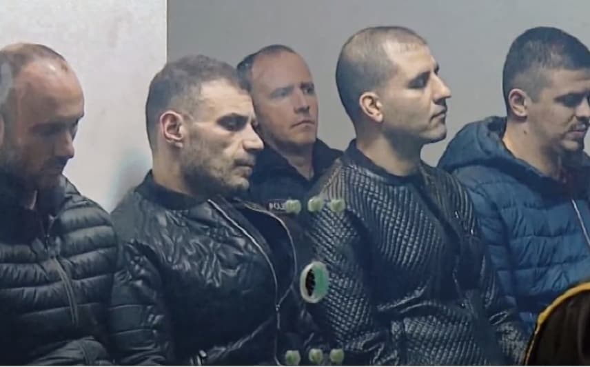Lëvizte me makinë të blinduar, ekzekutohet në Rinas krahu i djathtë i Emiljano Shullazit, plagoset një tjetër (VIDEO)