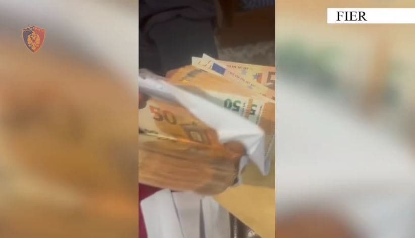 I merrte para pacientëve për të kryer ekot/ Arrestohet mjeku imazherist në Spitalin e Fierit