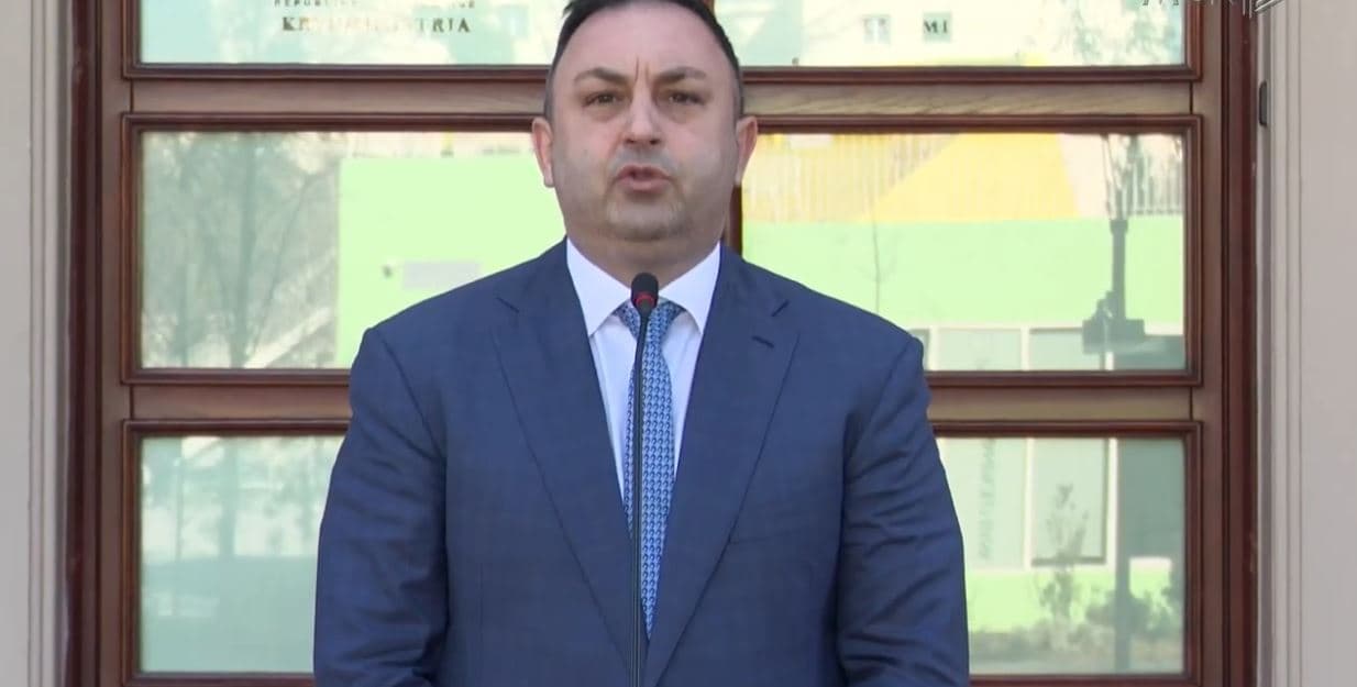 “Gonxhja punoi me Danin dhe bandën e Vorës”. Berisha: Hoxha kishte Muçi Sheqerin dhe s’ka reaguar