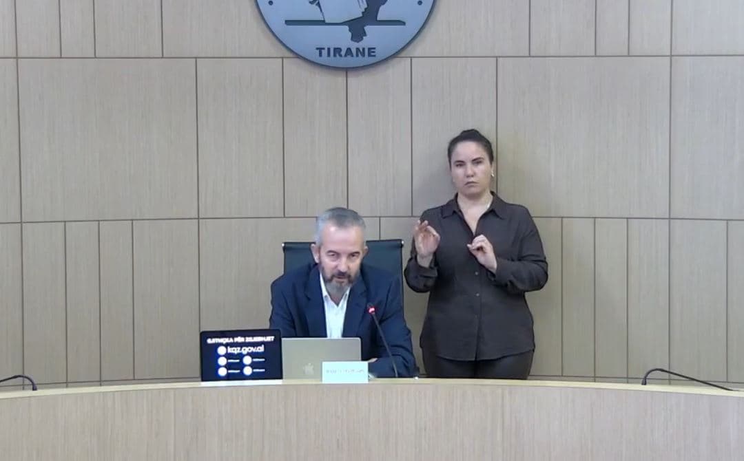 Persona të paautorizuar në qendrat e votimit/ Celibashi: Ndjekim çdo problematikë