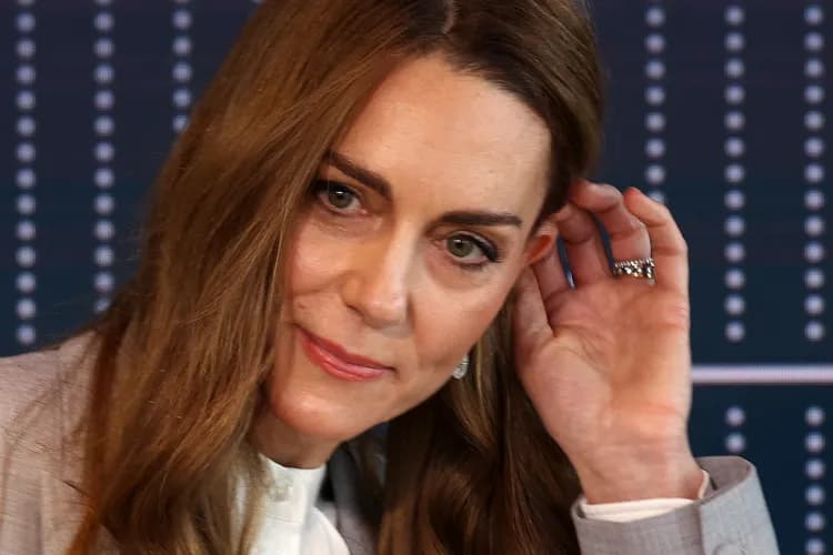 Kate Middleton mban unazat më domethënëse në fjalimin e parë publik pas diagnozës me kancer