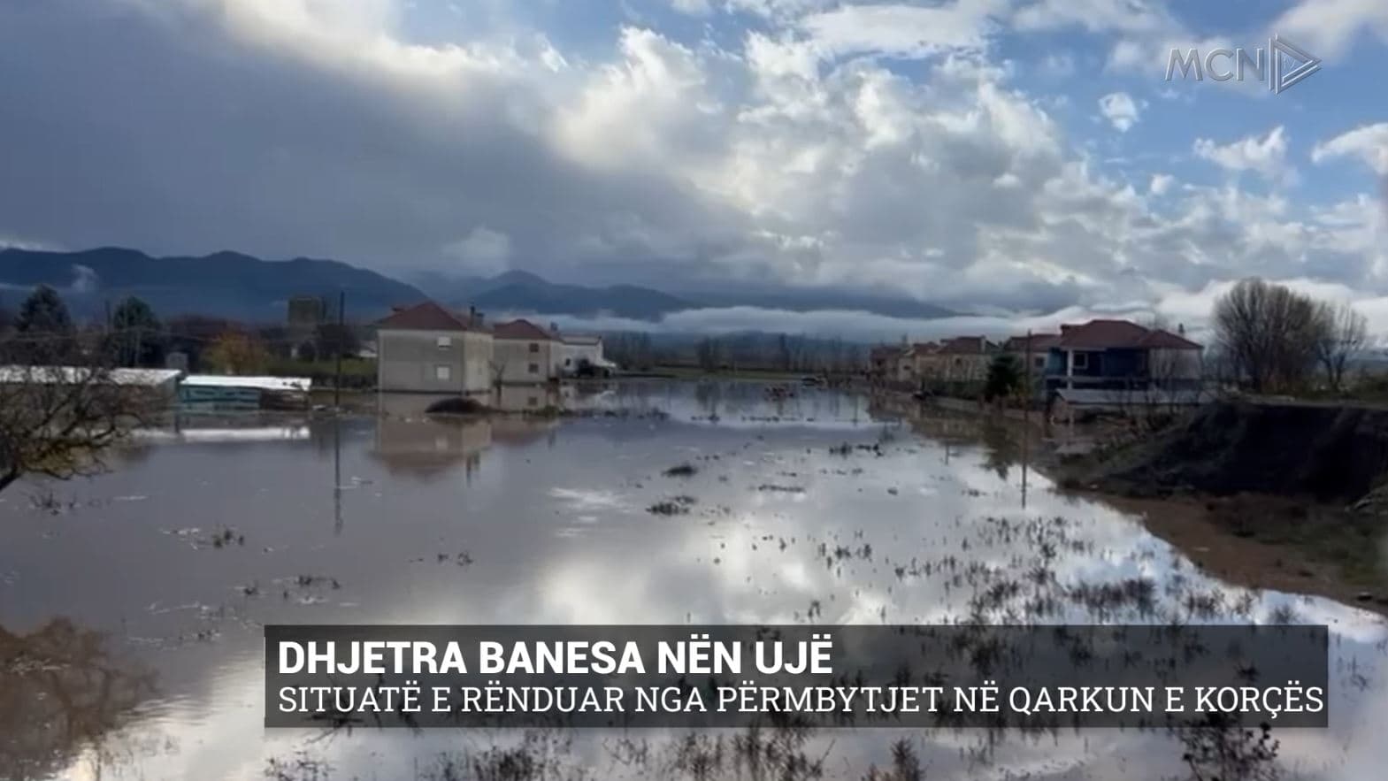Dhjetëra banesa dhe qindra ha tokë nën ujë/ Situatë e rënduar nga përmbytjet në qarkun e Korçës (VIDEO)