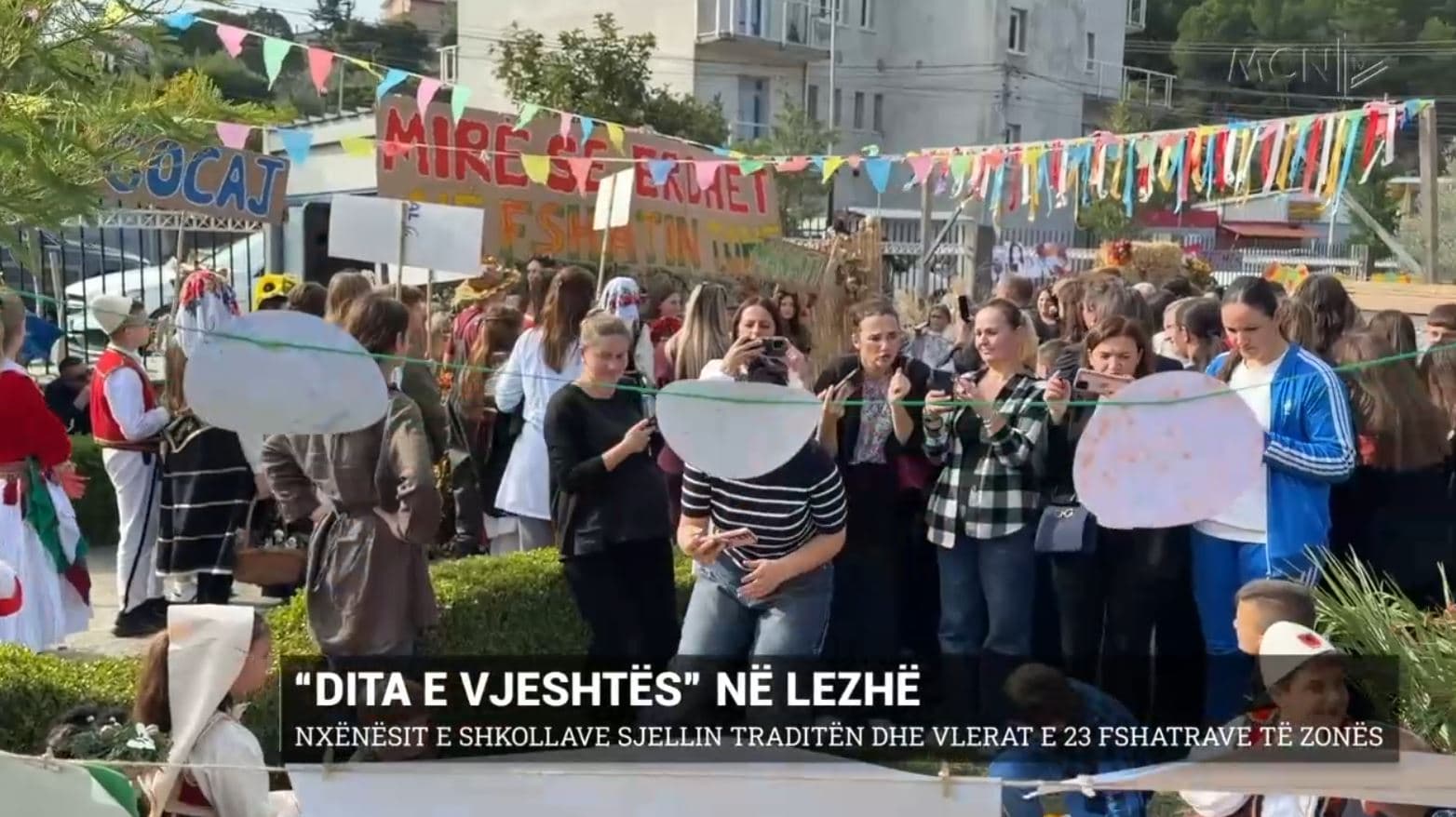 "Dita e Vjeshtës" në Lezhë/ Nxënësit e shkollave sjellin traditën dhe vlerat e 23 fshatrave të zonës (VIDEO)