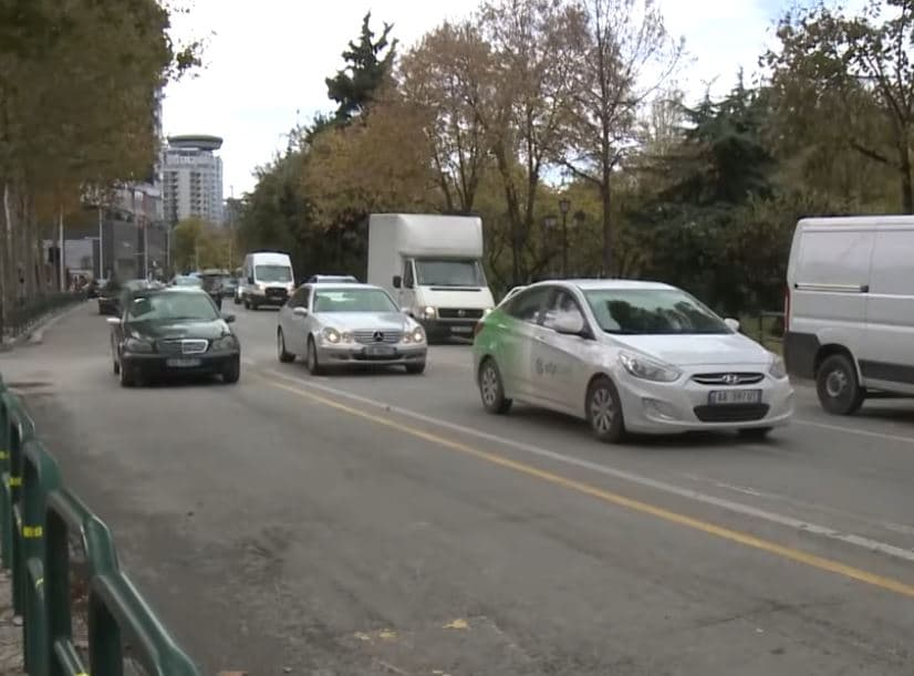 Siguracionet e makinave, si shteti vjedh qytetarët!/ Rritje e bashkërenduar e tarifave, pritet tjetër rritje në janar (VIDEO)