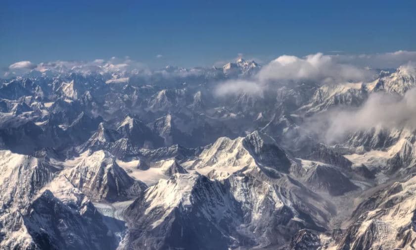 Nepal, shtatë alpinistë humbin jetën nga orteku i dëborës 