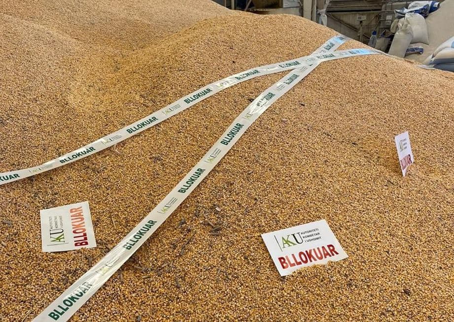 AKU Shkodër bllokon kamionin me 25 ton misër qe vinte nga Serbia, rezultoi me aflatoksinë
