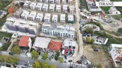 Lejuan ndërtimin pa leje të tri objekteve në Sauk, në pranga 5 inspektorë të IMT, inxhinieri dhe drejtuesja teknike/ Shpallen në kërkim 6 të tjerë