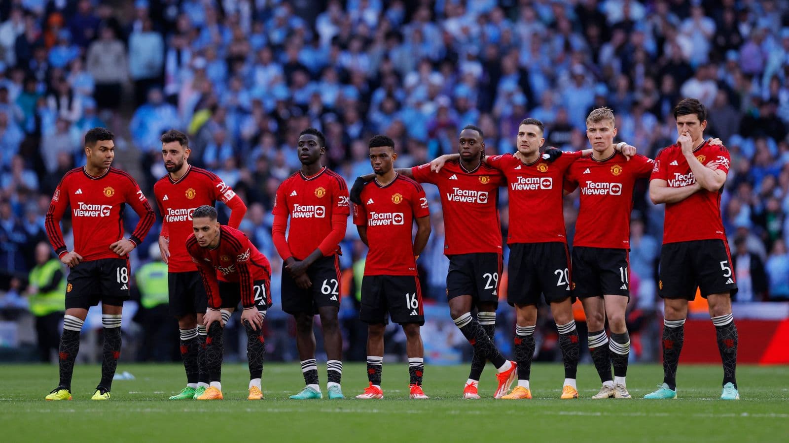Manchester United, dy opsione për mesfushën