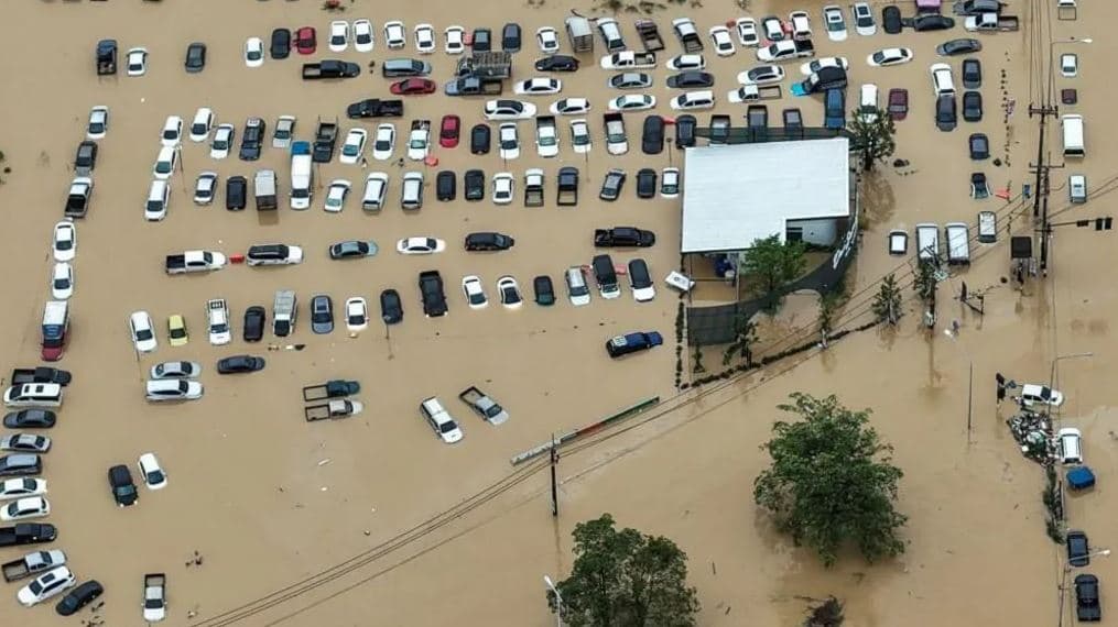 Përmbytje dhe rrëshqitje dherash në Tajlandë, 33 të vdekur dhe dhjetëra mijëra të evakuuar