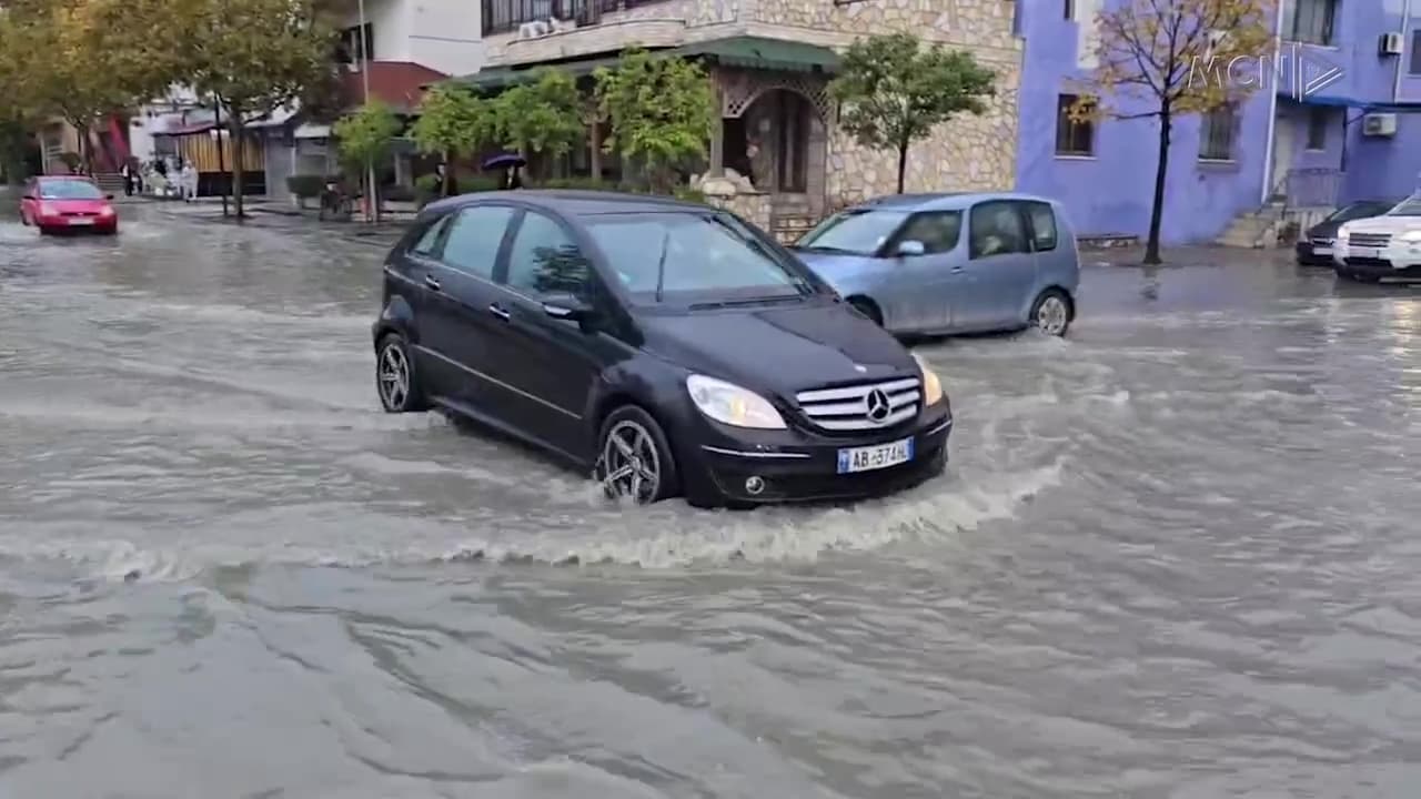 Reshjet e shiut sjellin probleme / Përmbytje në Durrës dhe mungesë energjie në Lezhë (VIDEO)