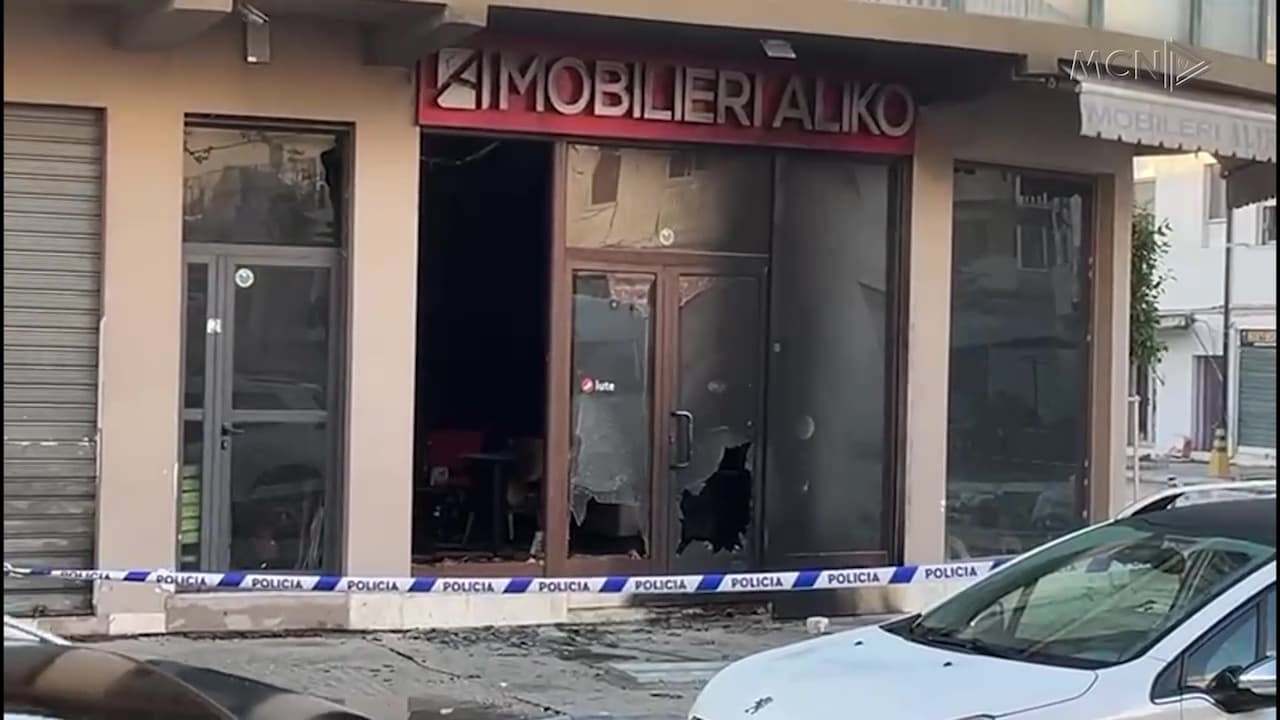 I vihet zjarri mobilerisë në Vlorë / Kamerat filmojnë autorin, pronari: Nuk kam konflikte (VIDEO)