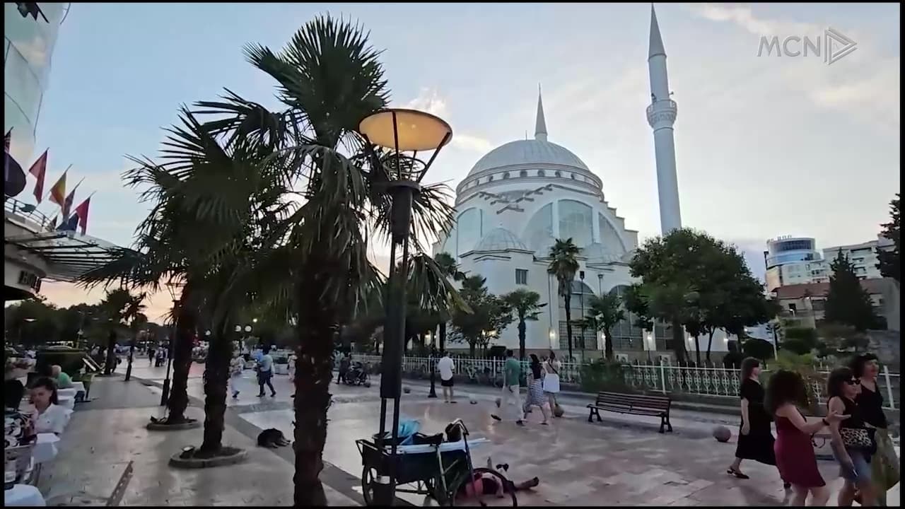 “Një rrugaç me pushtet” / Shkodër, Imami Sytari sulmon drejtorin e Policisë për heqjen e tabelës (VIDEO)